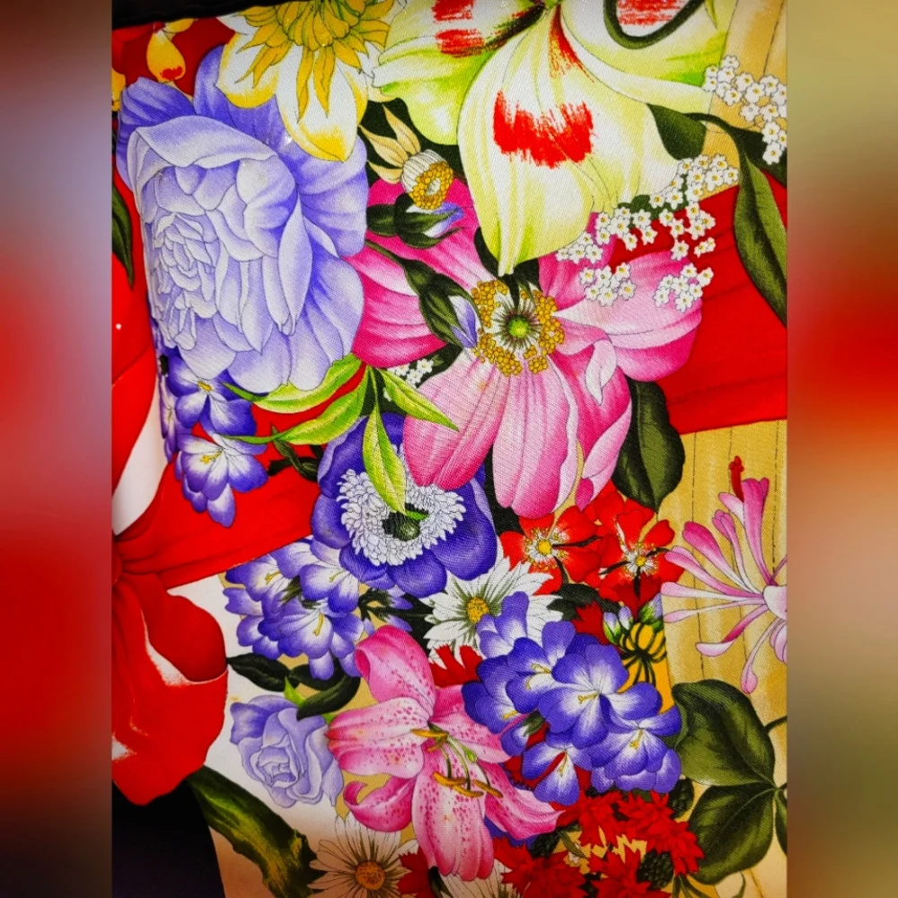 Gucci Silk Floral Sqare Scarf - Picture 5 of 6